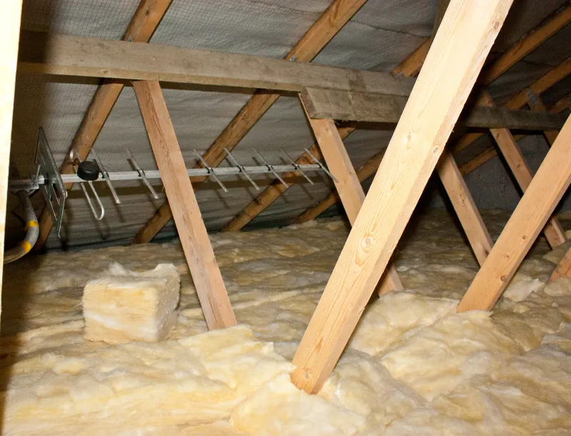 Isolation des combles-Boutonnet Rénov-entreprise de rénovation-renovation d'ampleur-travaux-artisan-rénovation intérieure-salle de bain-isolation-chauffage-terrasse-Combrailles-Saint-Nectaire-Clermont-Ferrand-Puy-de-Dôme