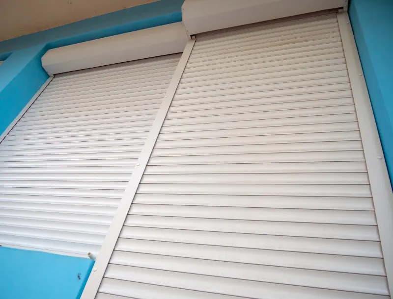 Volets roulants isolants pour un meilleur confort thermique-Boutonnet Rénov-entreprise de rénovation-renovation d'ampleur-travaux-artisan-rénovation intérieure-salle de bain-isolation-chauffage-terrasse-Combrailles-Saint-Nectaire-Clermont-Ferrand-Puy-de-Dôme