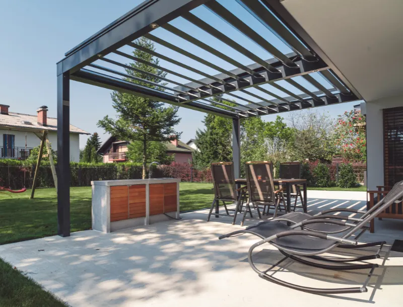 accompagnement complet pergola bioclimatique-Boutonnet Rénov-entreprise de rénovation-renovation d'ampleur-travaux-artisan-rénovation intérieure-salle de bain-isolation-chauffage-terrasse-Combrailles-Saint-Nectaire-Clermont-Ferrand-Puy-de-Dôme